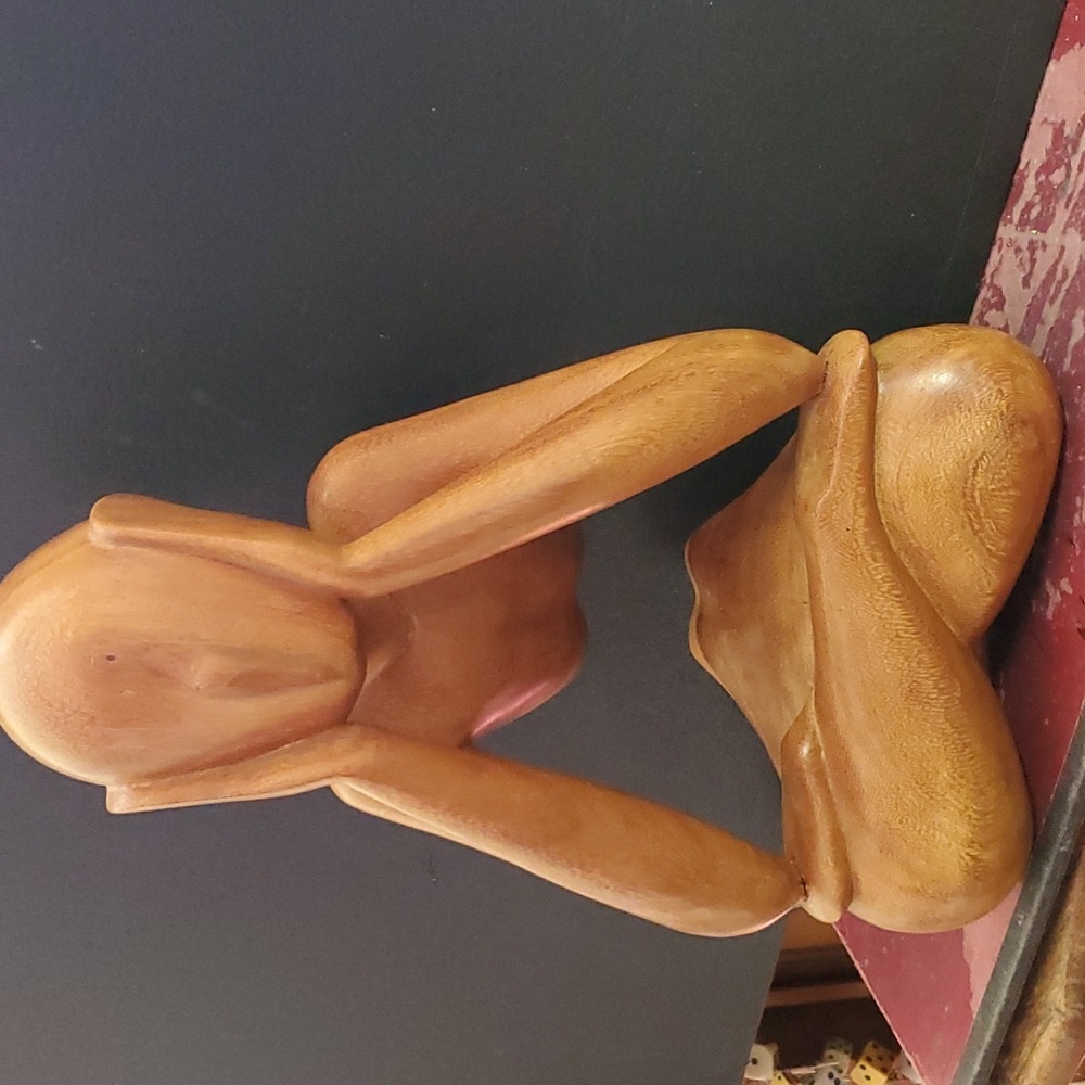 WOODEN SCULPTURE RETRO AFRICAN THINKER STATUE. BD